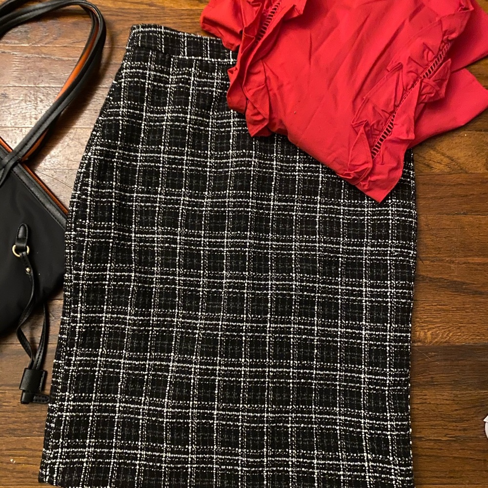 Tweed pencil skirt medium length / knee